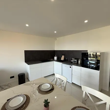 Sea View, Modern And Terrace ניס